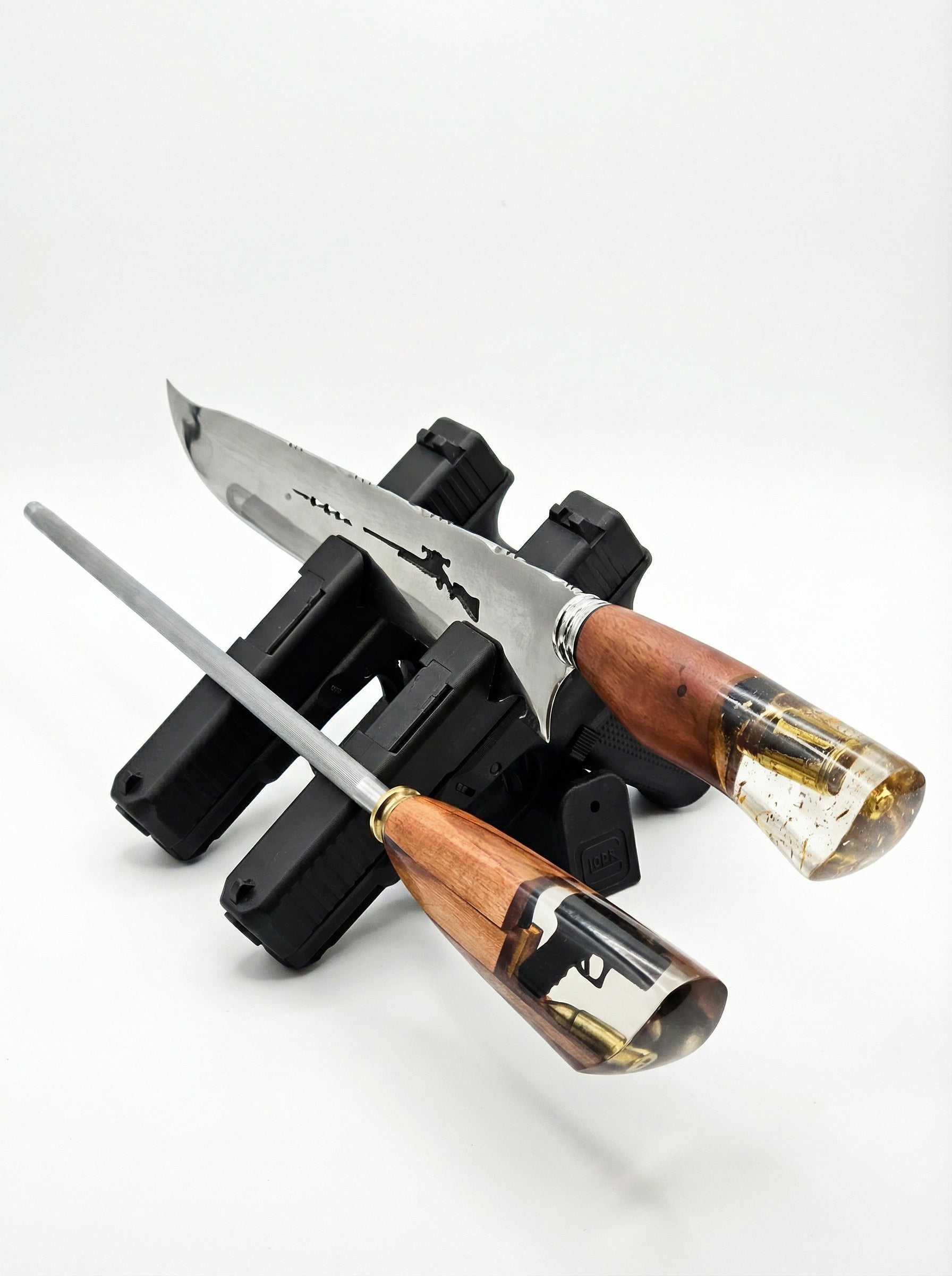 Expositor de Facas - Icônico Suporte Dupla Pistola para Faca e Charia